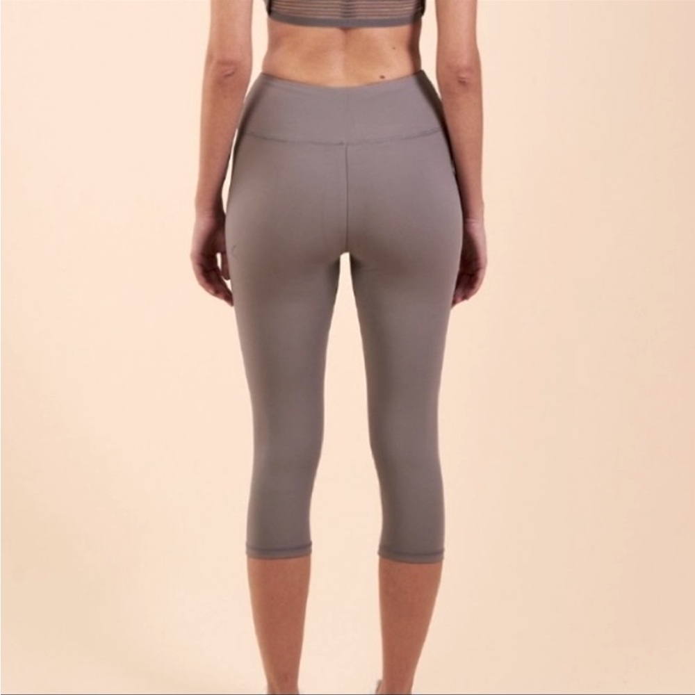 Gymshark Dreamy crops in Slate Gray sz Sm